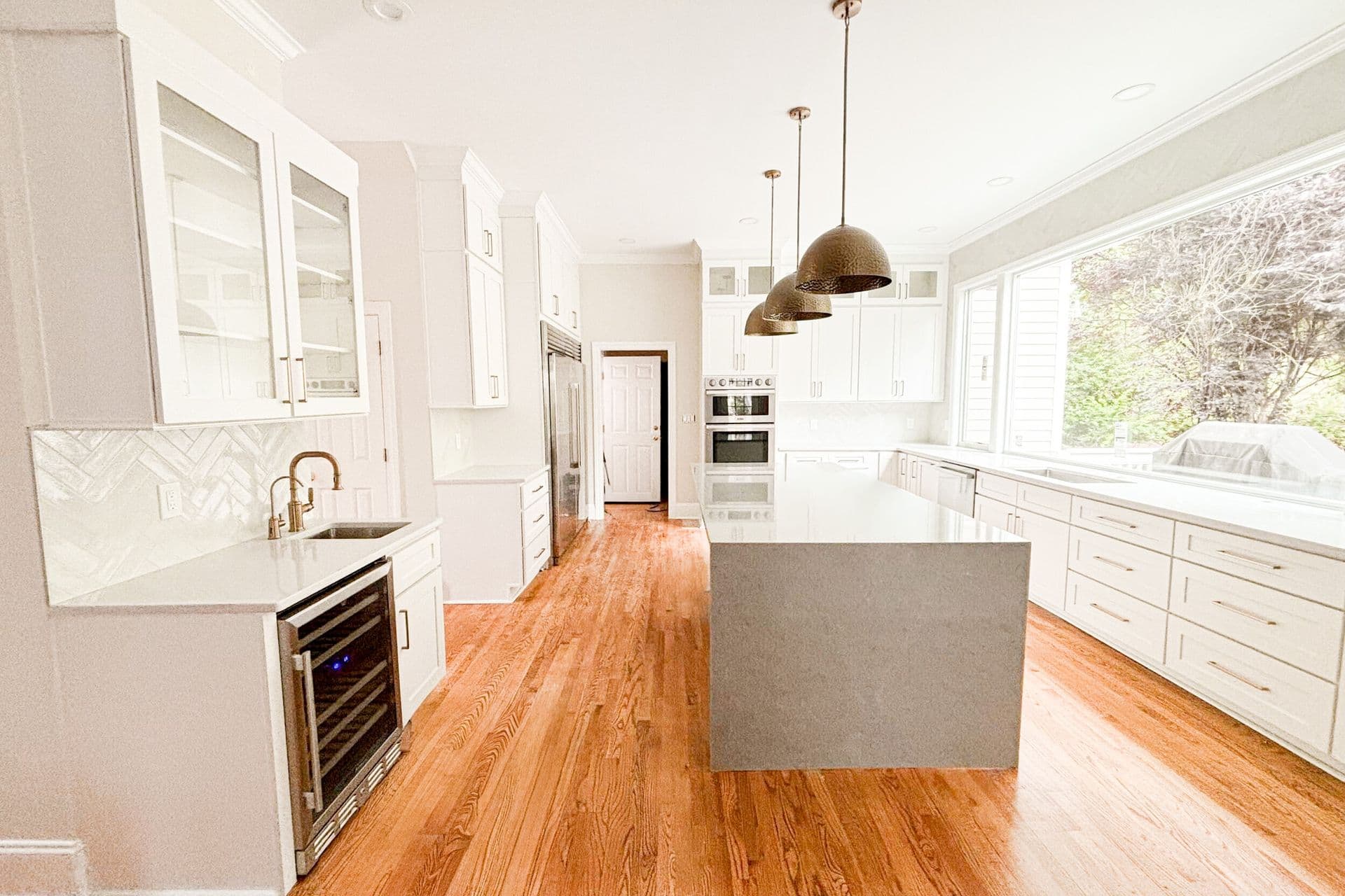 A kitchen after remodeling.